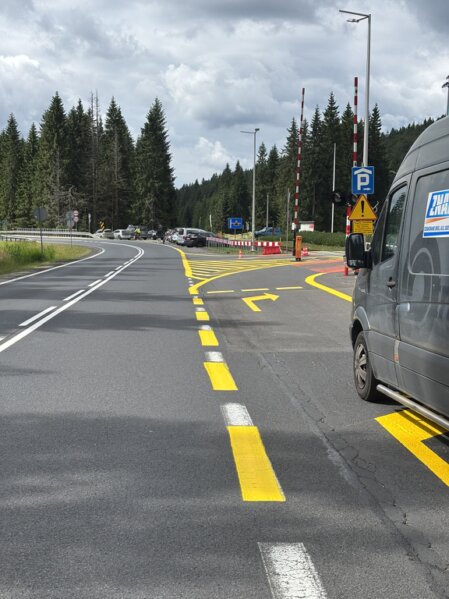 oznakowanie poziome żółte